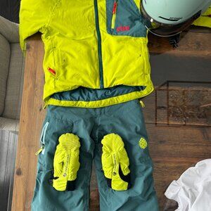 Kids STIO Ski Outfit with Helmet & Gloes